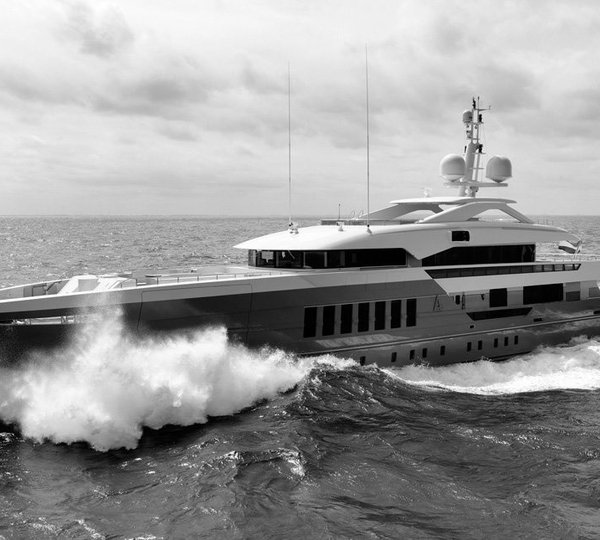 motor yacht azamanta